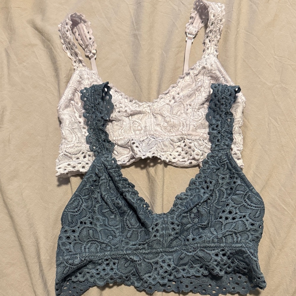 Aeropostale Lace Bralette Set in White and Gray. Runs small!